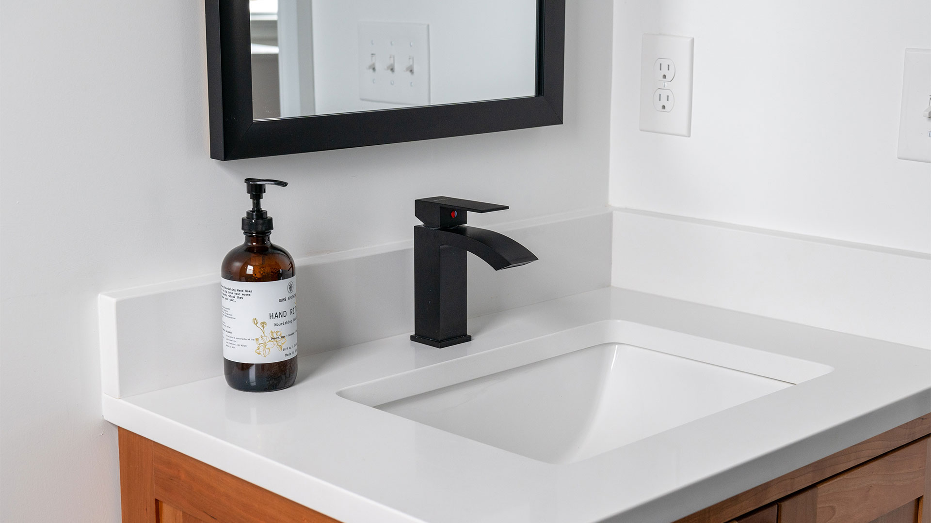 single hole faucet with under mount vanity sink