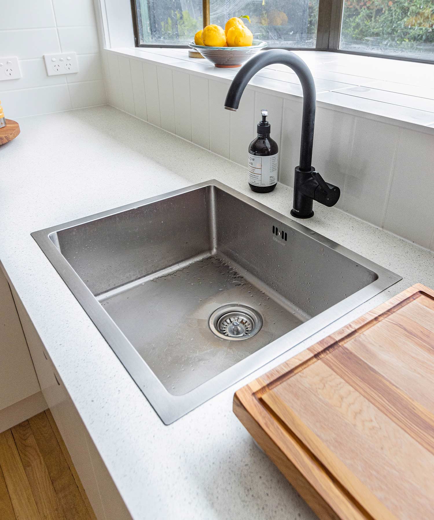 stainless steel kitchen sink